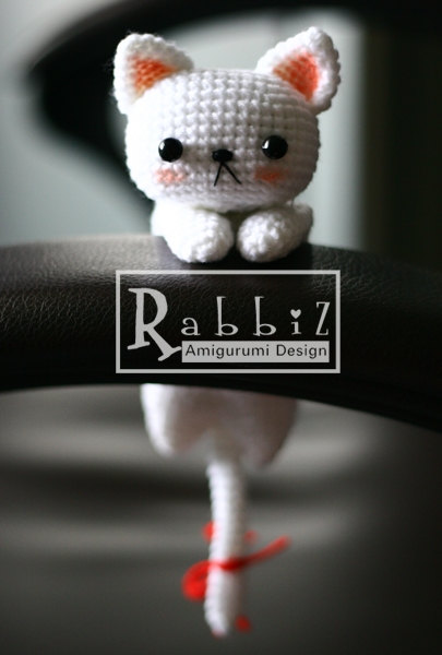 Amigurumi Drooping White Cat by Rabbiz Design