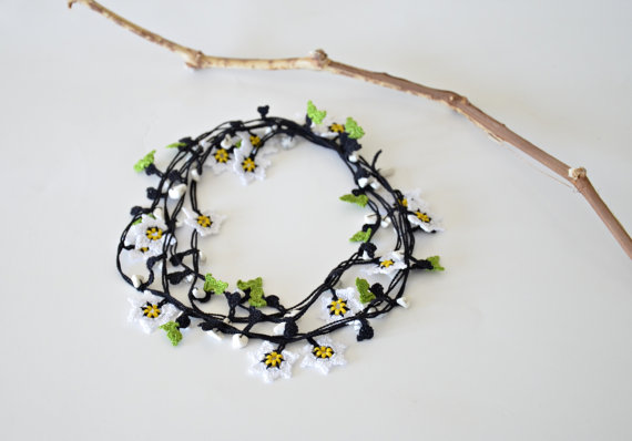 No Spring without Daisies Crochet Necklace by ReddApple
